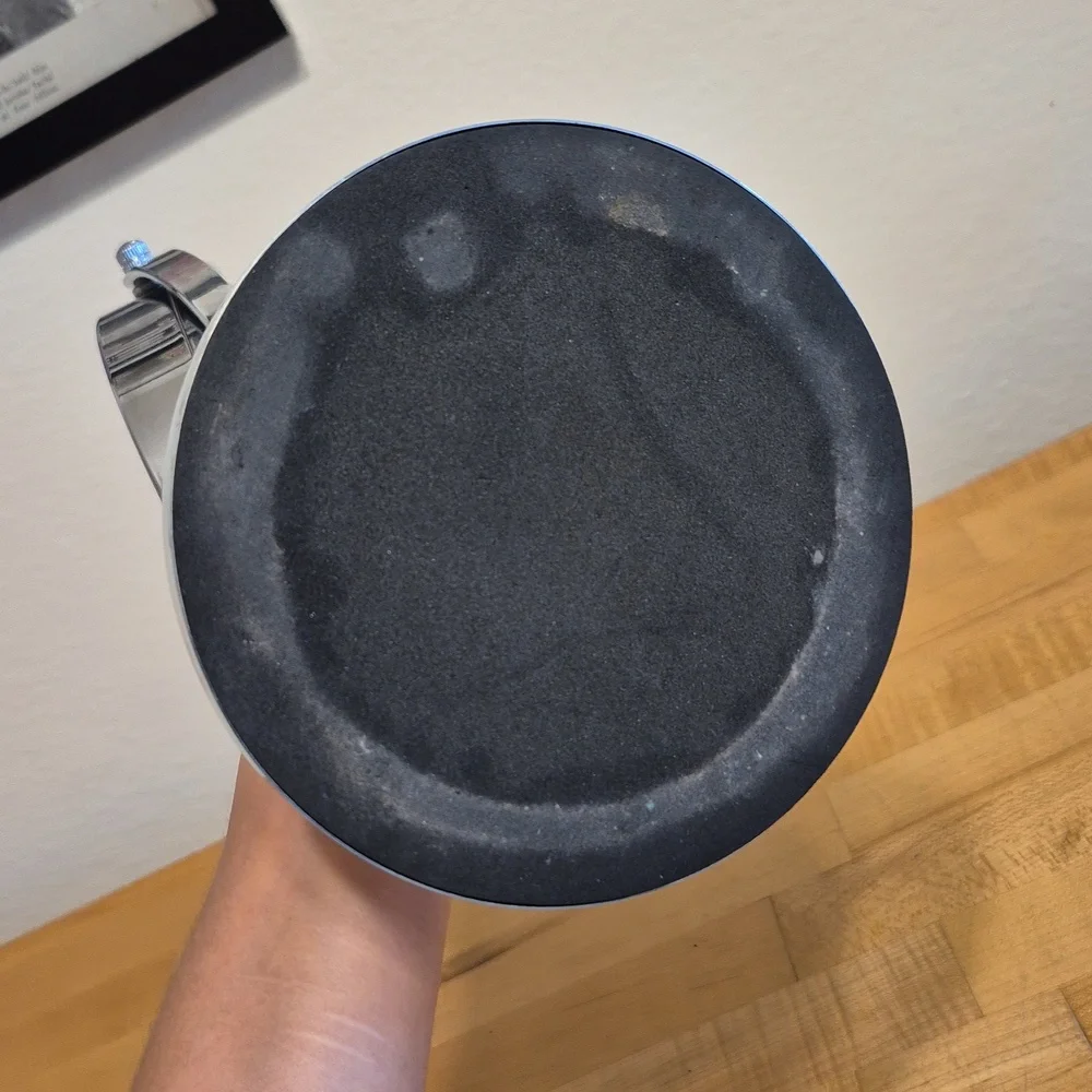 Double Sided Round Flip Stanup Magnifying Mirror